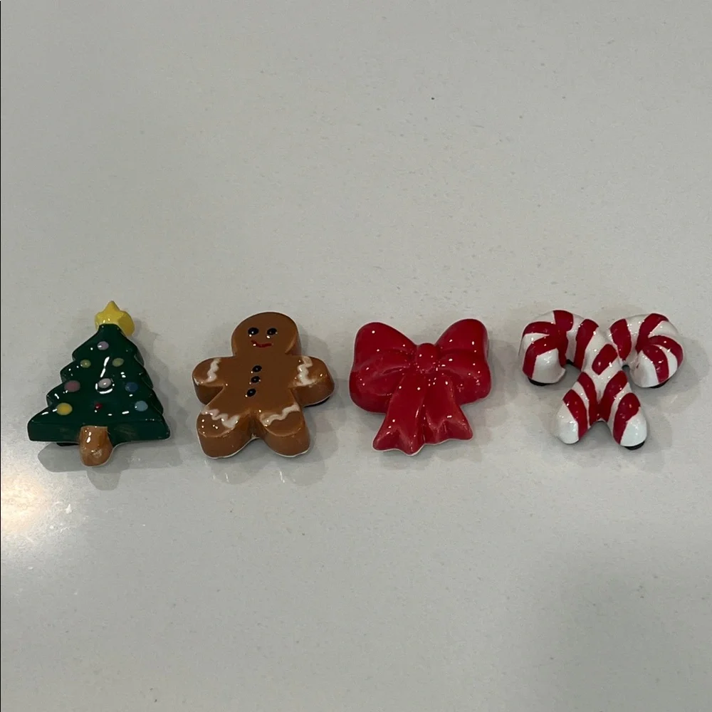 🎄🫚🎀 So. Cute. Ceramic.4pc Magnets..
